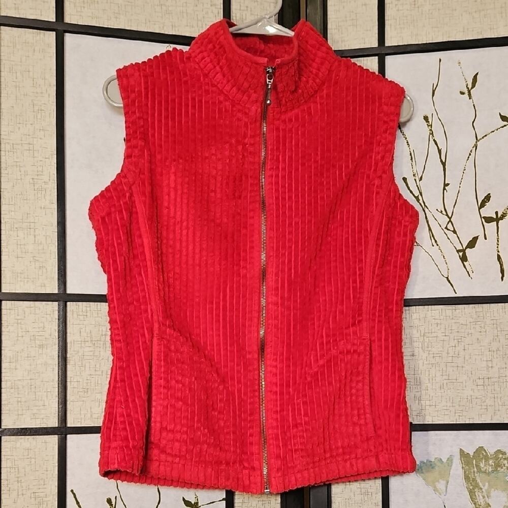 Woolrich Red Quilted Vest with Fitted Silhouette